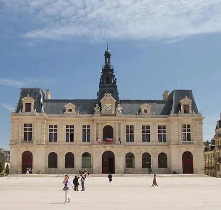 Studio 130 A 8 Min A Pied Du Futuroscope 1 A 4 Pers