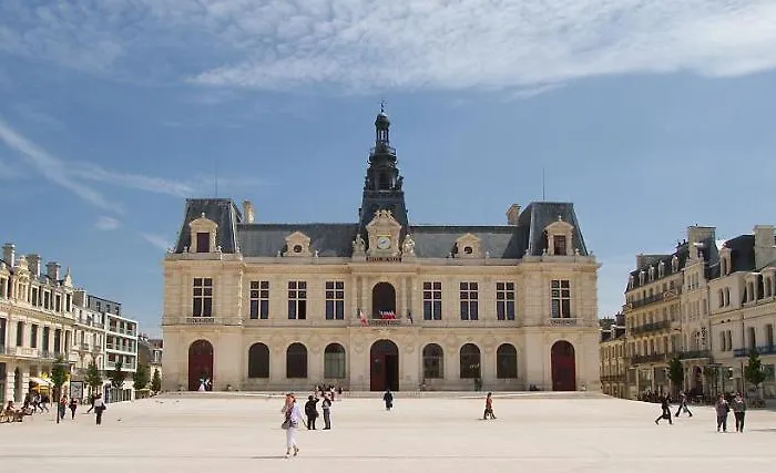 Studio 130 A 8 Min A Pied Du Futuroscope 1 A 4 Pers